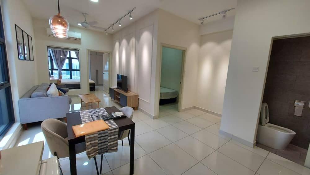 Arte Mont Kiara Host By Host Corner Suites Kuala Lumpur Exteriör bild